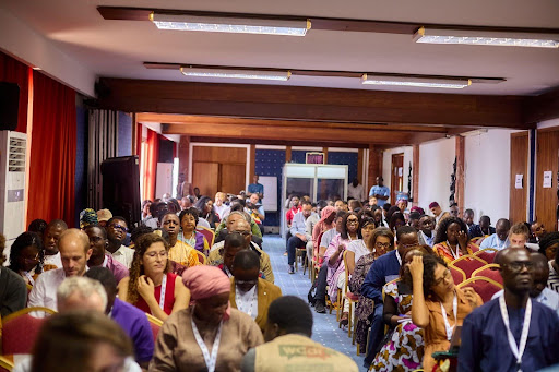 Plusieurs acteurs de l’information en Afrique réunis à Dakar, au Sénégal, lors de la quatrième édition de l’Africa Facts Summit, la rencontre continentale des fact-checkers, en octobre 2025.